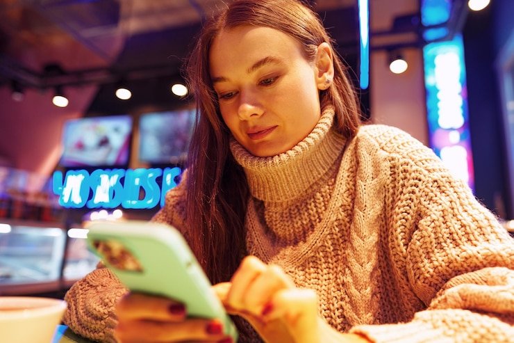 Pengguna dewasa mengatur waktu hiburan mobile